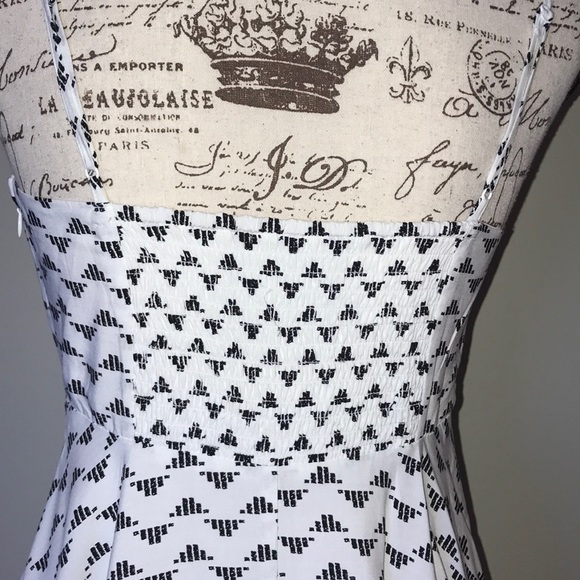💕NWOT💕 WHITE WITH BLACK PATTERN MIDI SUNDRESS - Picture 5 of 7